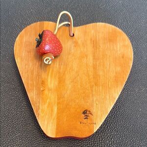 Tree-Spirit Strawberry Shaped Wooden Cutting Board with Strawberry Hook